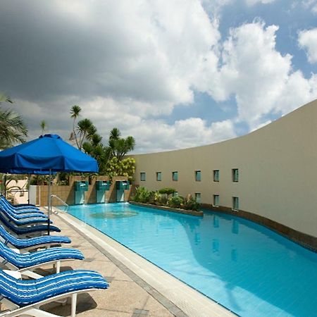 Fraser Place Manila Makati City Exterior photo