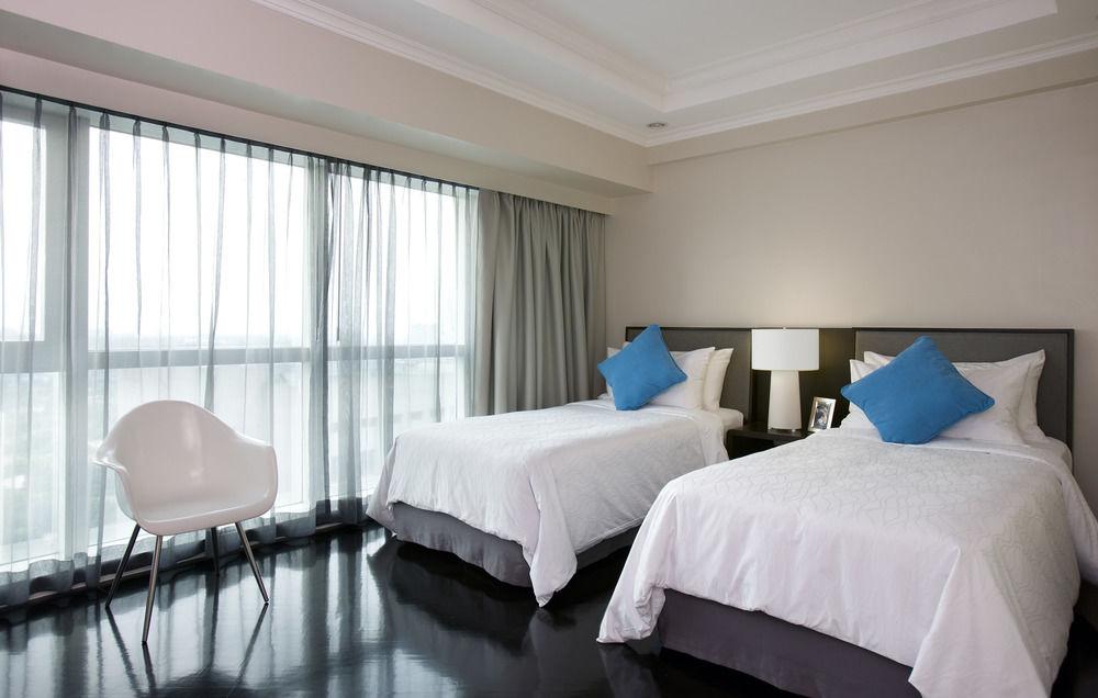 Fraser Place Manila Makati City Exterior photo
