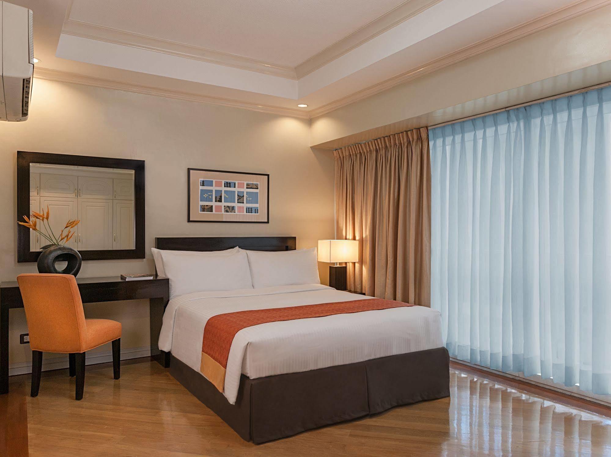 Fraser Place Manila Makati City Exterior photo