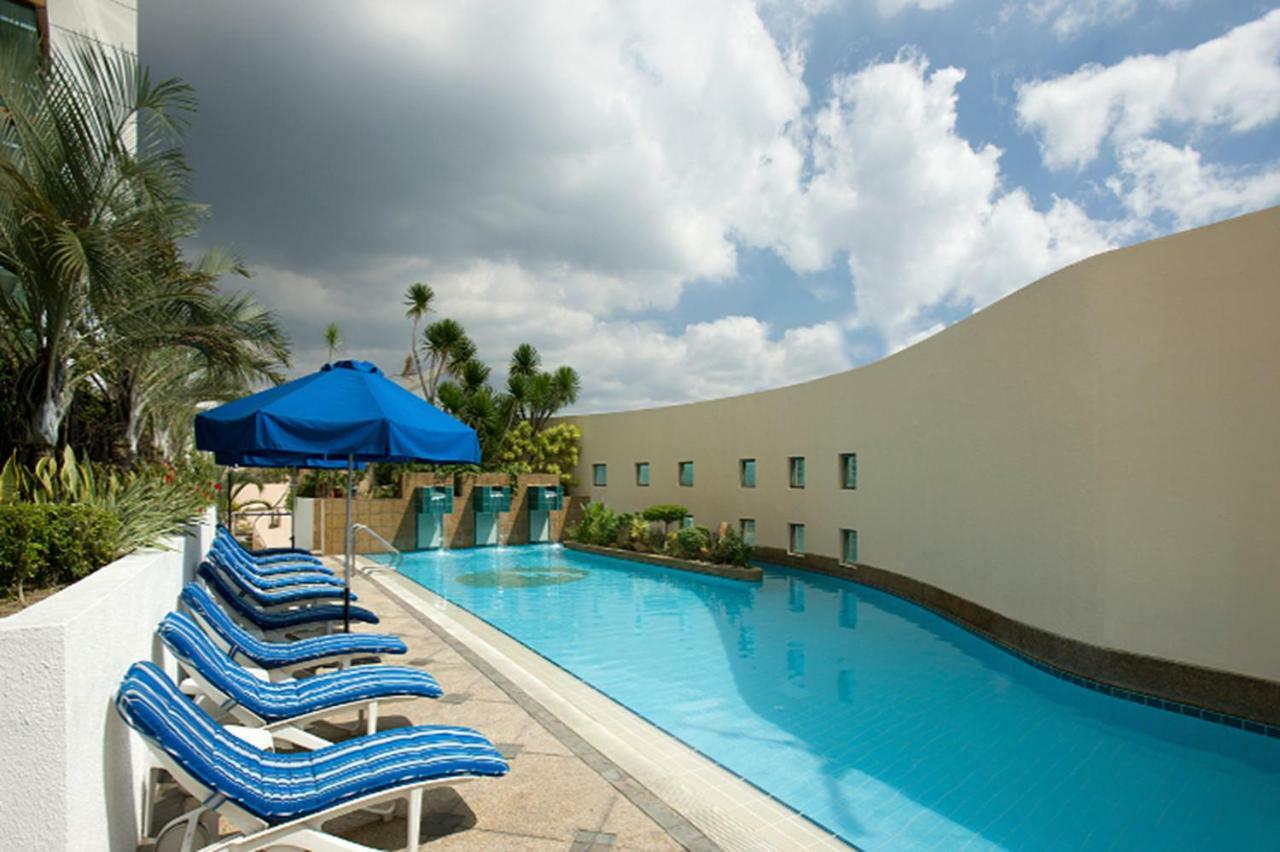 Fraser Place Manila Makati City Exterior photo